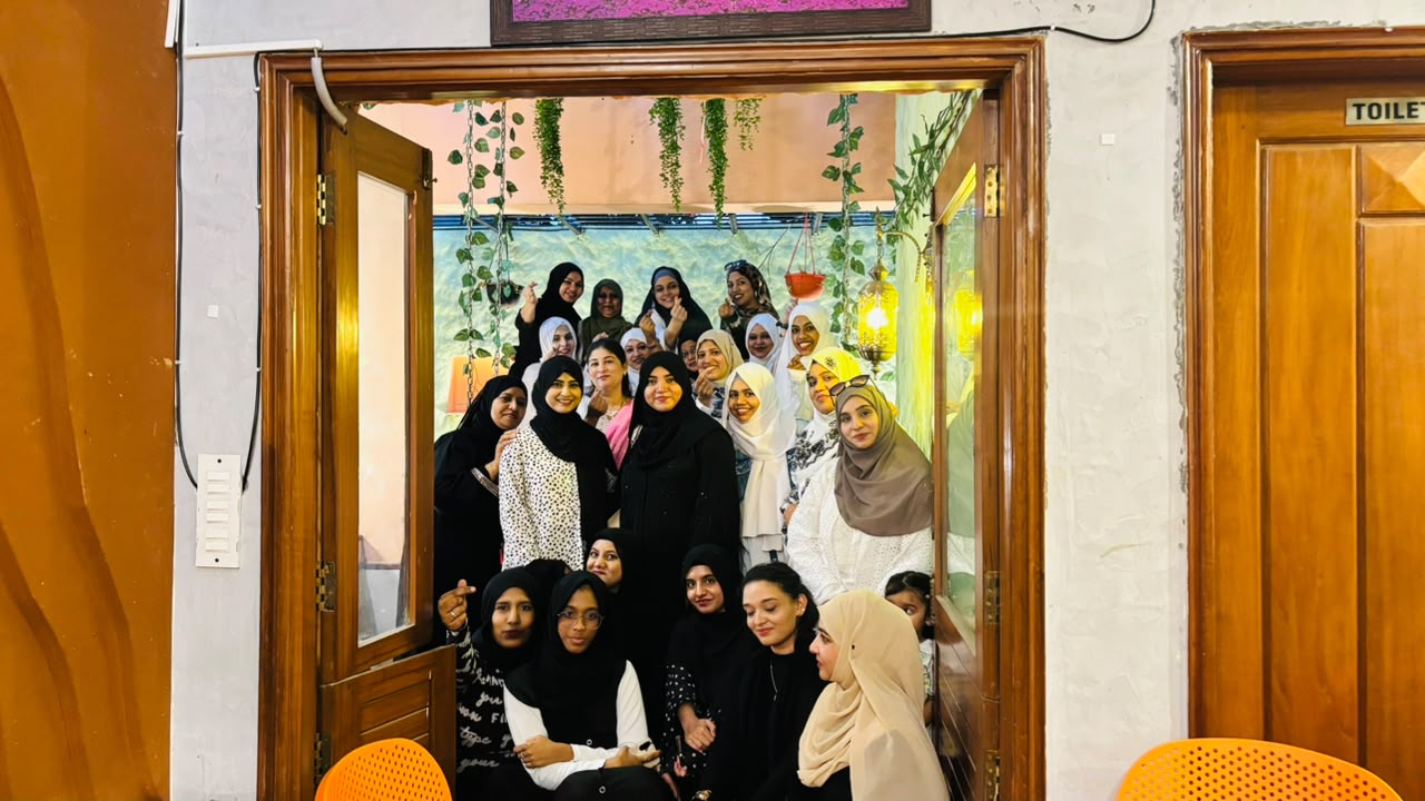 Queens packed in a doorway smiling